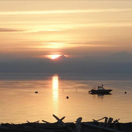 Camano Island Waterfront Vacation Rental エクステリア 写真