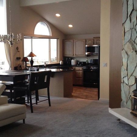 Camano Island Waterfront Vacation Rental エクステリア 写真